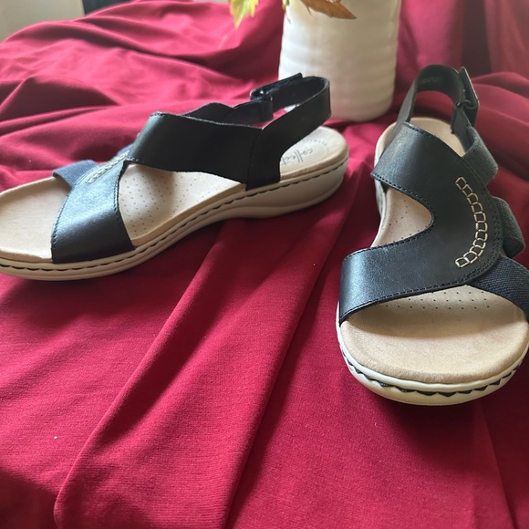 Clark’s sandals - Picture 2 of 5